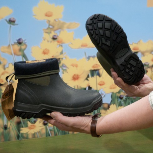 Grubs Midline boot with roll down top and great tread